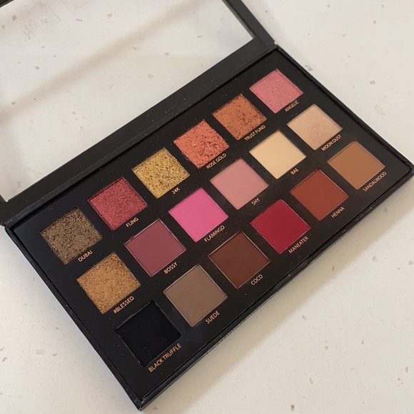 Huda Beauty Rose Gold Textured Eyeshadow Palette - Picture 1 of 3